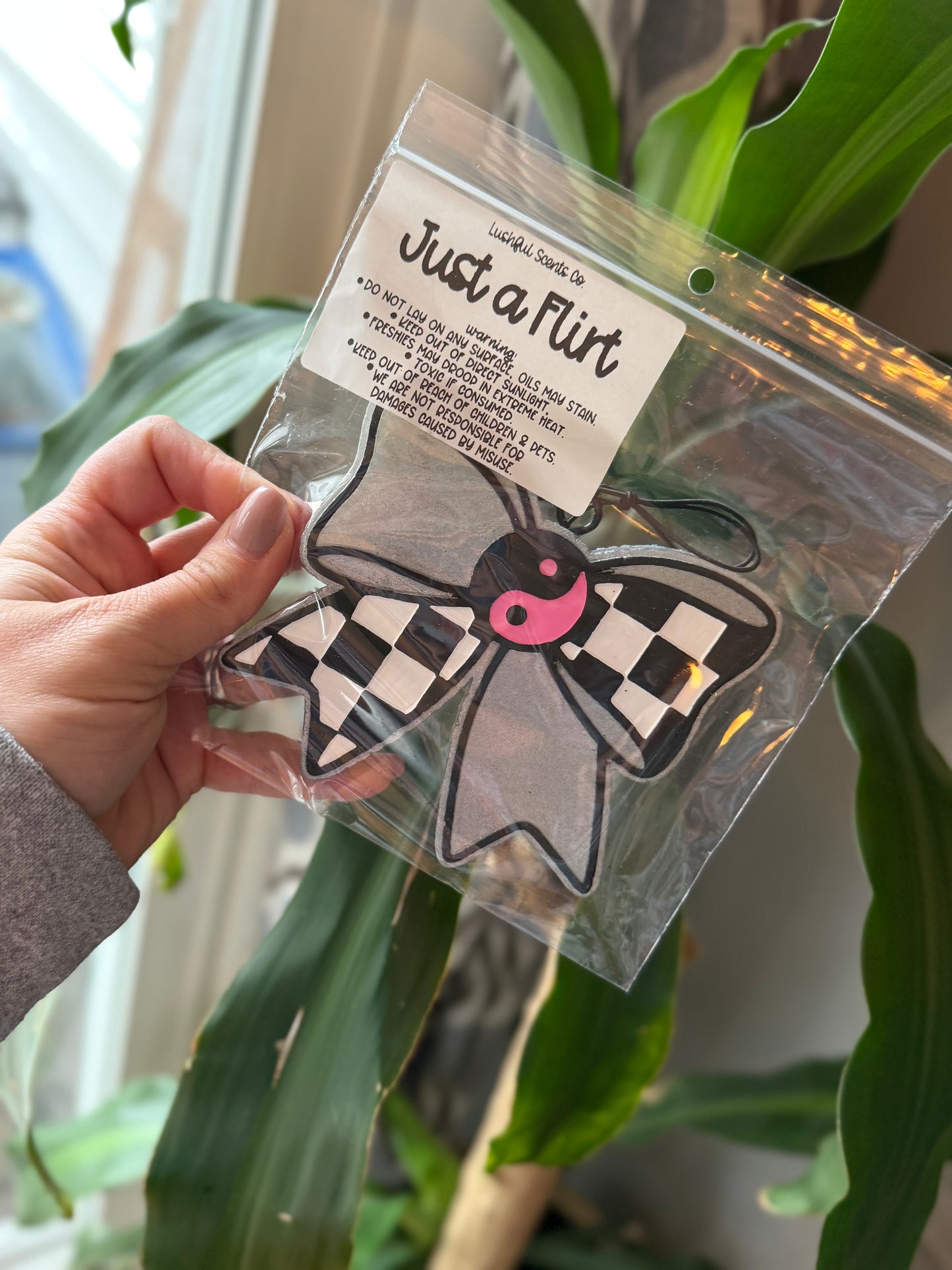 Checkered YinYan Bow- Just a Flirt