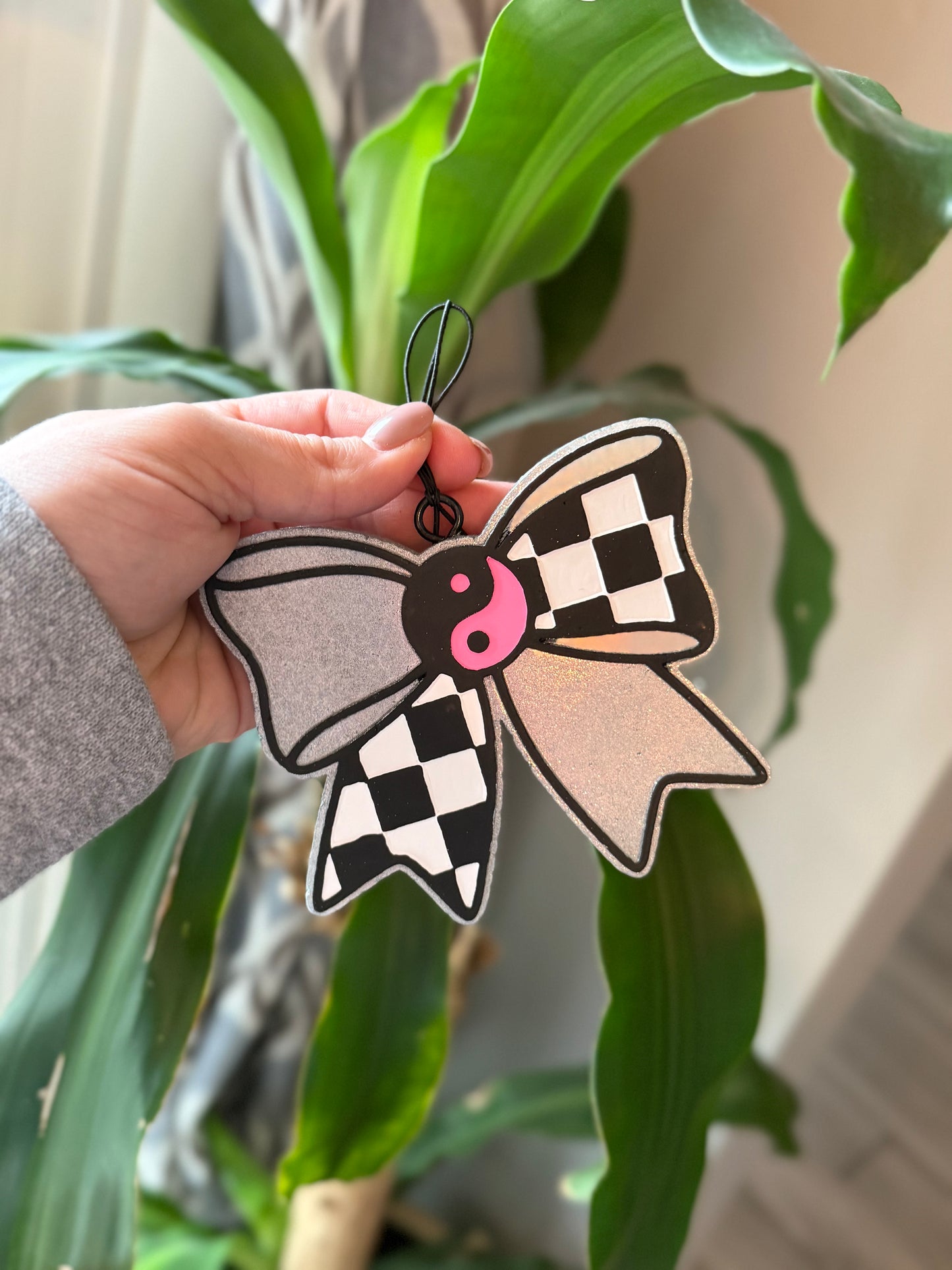 Checkered YinYan Bow- Just a Flirt